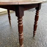 Louis Philippe round table with leaves, solid wood, 19th century, 95cm.