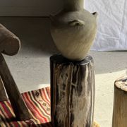 Black petrified wood side table with white and beige stripes H40 D23 - 3