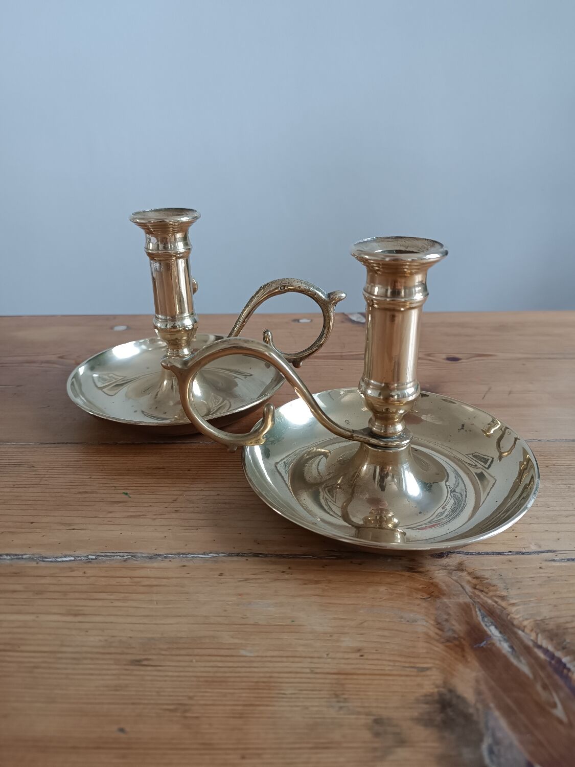 Duo of candlesticks 'cellar rat' in gilded brass
