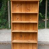 Bibliothèque scandinave en bois massif