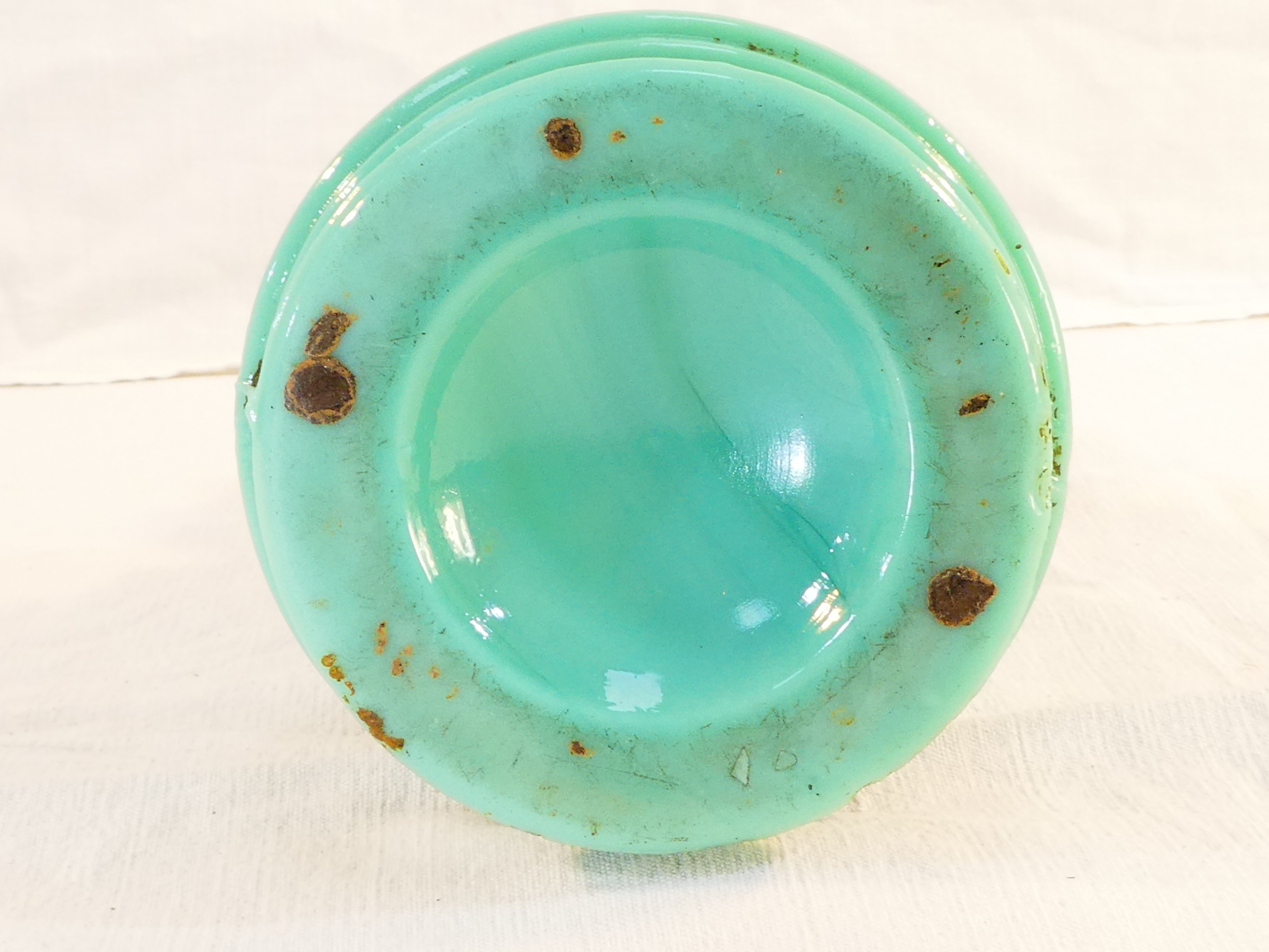 Ancient lampe a petrole in green opaline