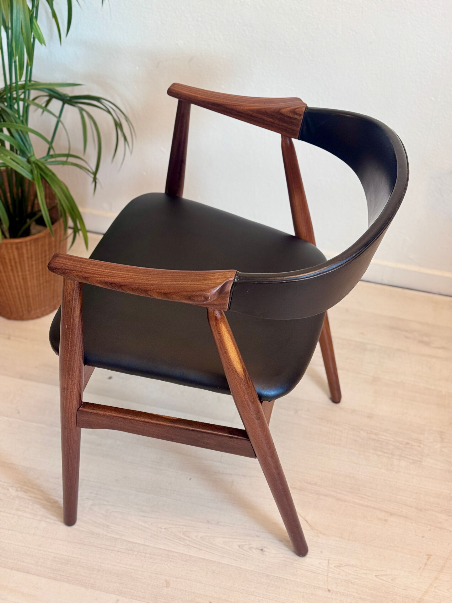 vintage stoel model 213 TH Harlev Farstrup Møbler 1958