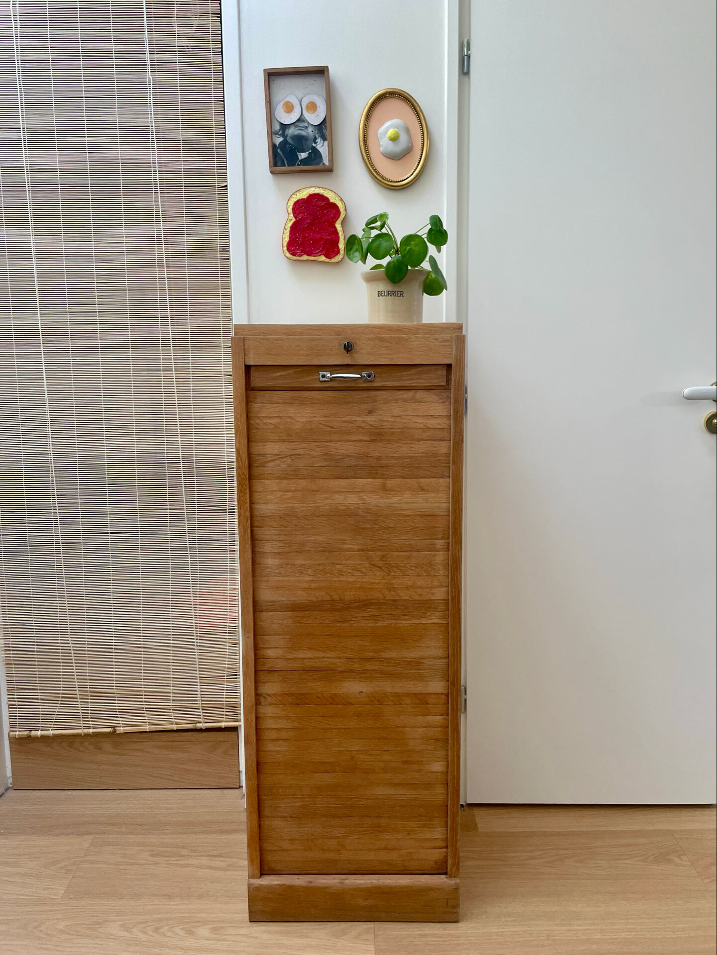 Curtain filing cabinet