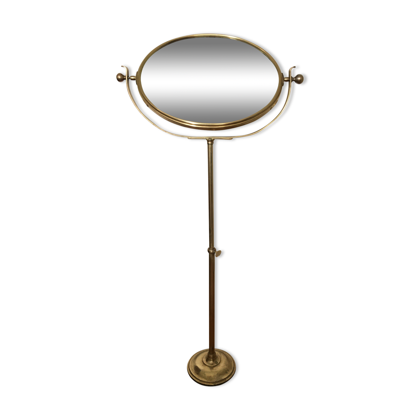 Mirror on store stand