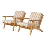 Pair of first-generation GE-290 lounge chairs designed by Hans J. Wegner.