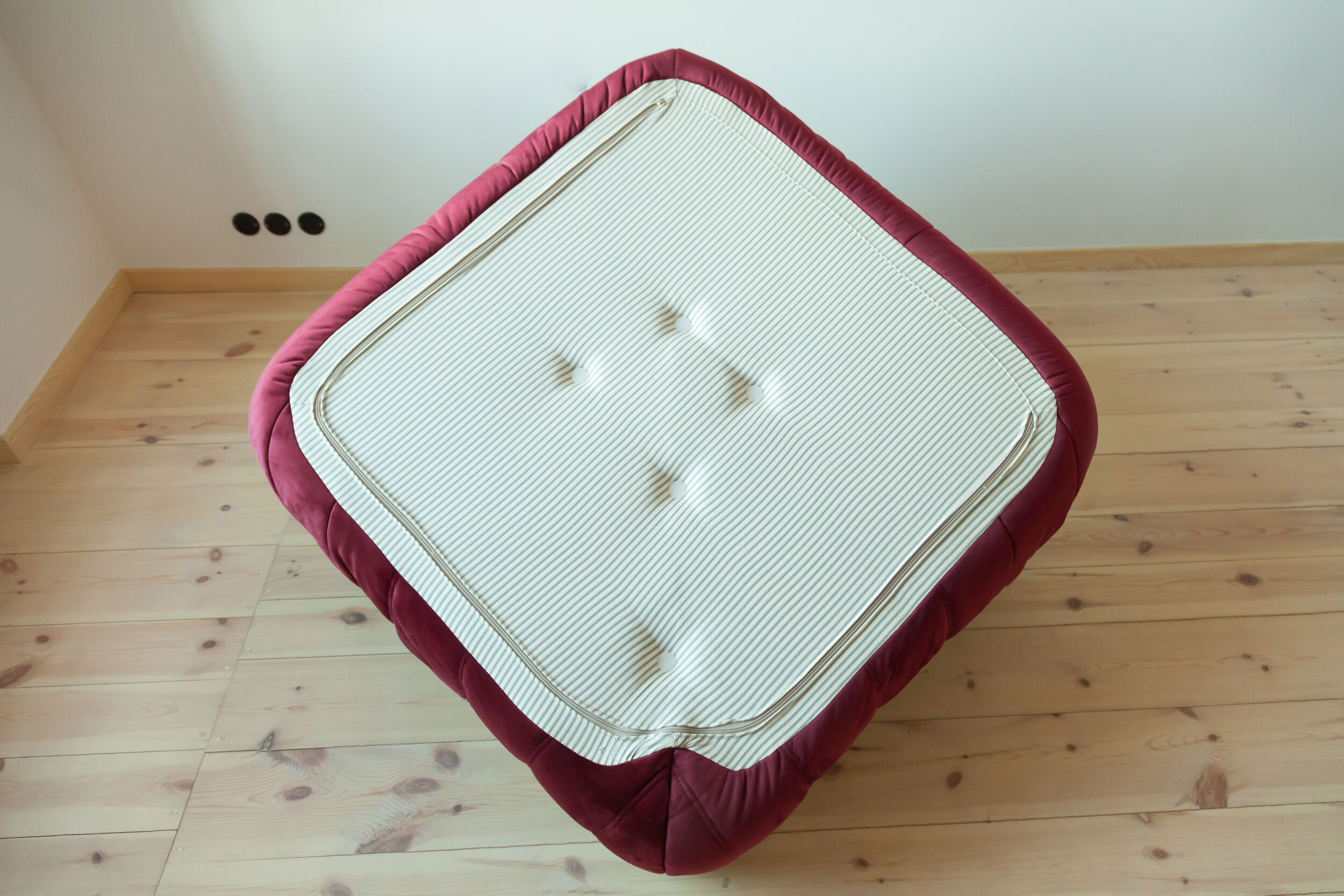 Chair of angle Togo model designed by Michel Ducaroy 1973