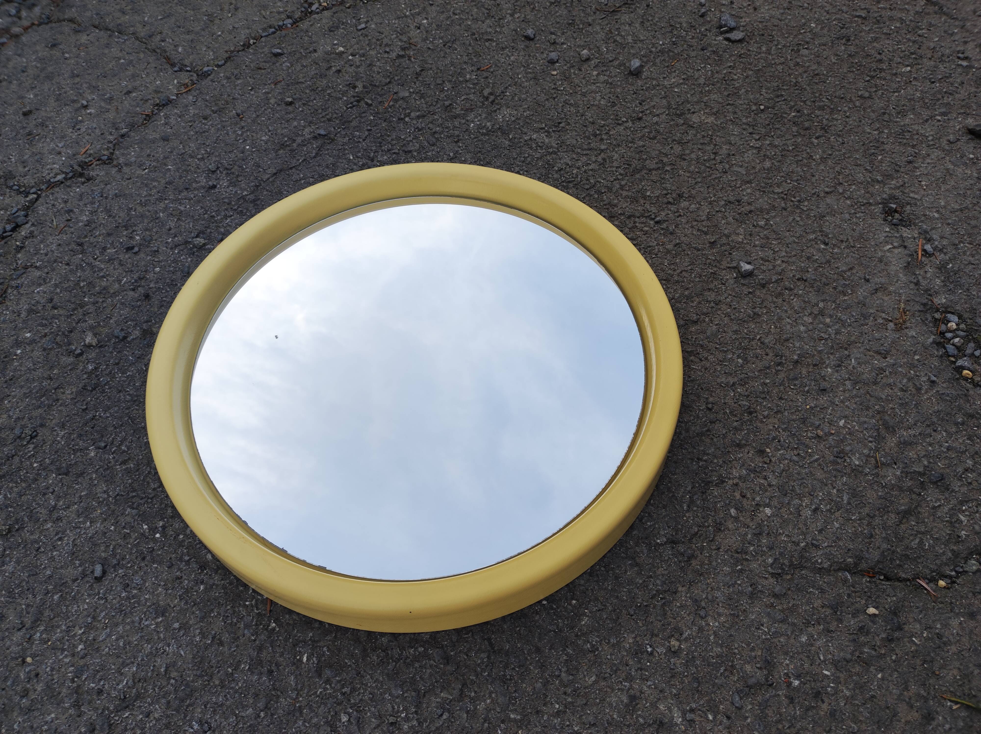Round mirror beige pop vintage 70