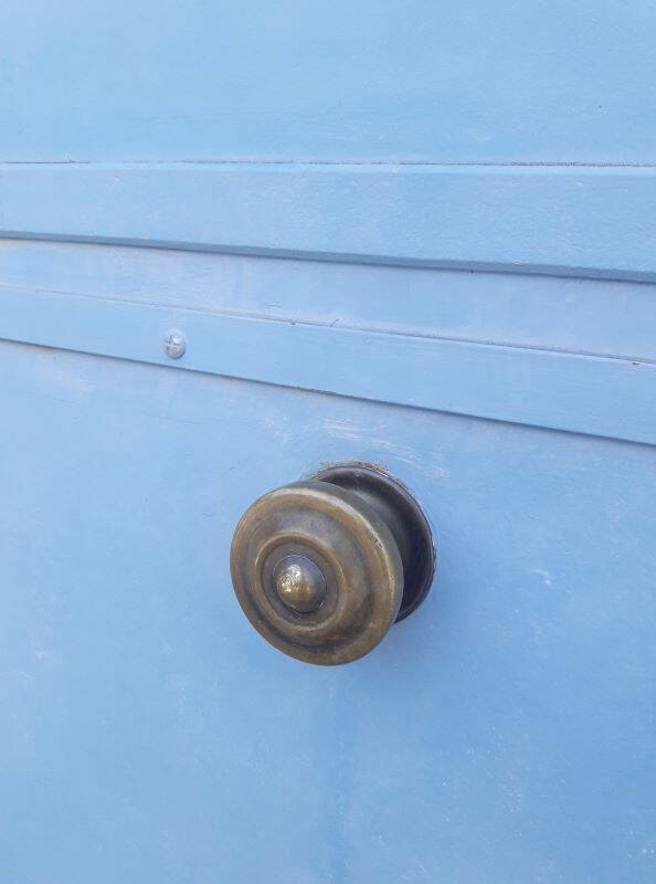 Porte portail H205xL103 ancienne en fer cintrée avec boite aux lettres