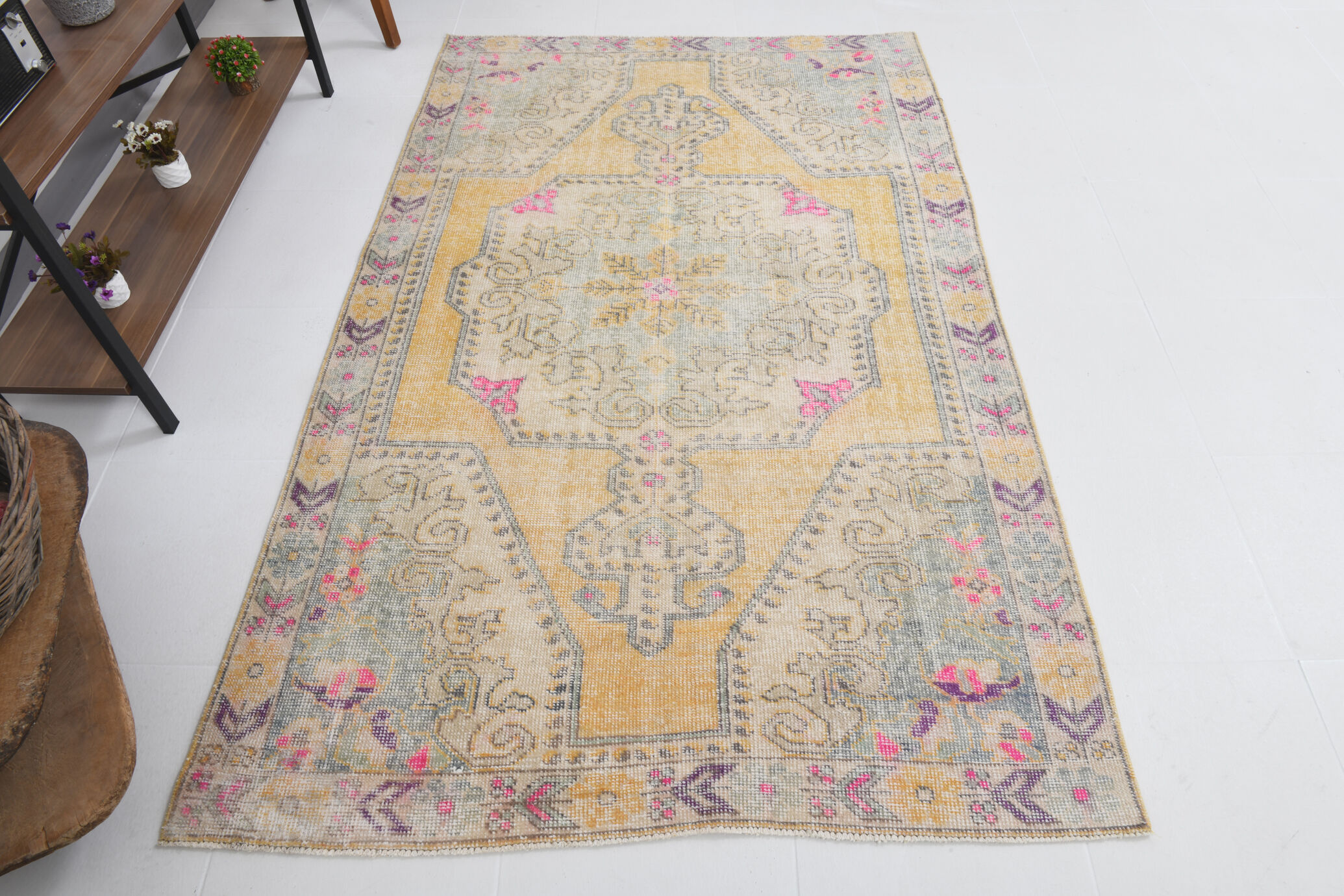Tapis turc jaune oriental, 137x211cm