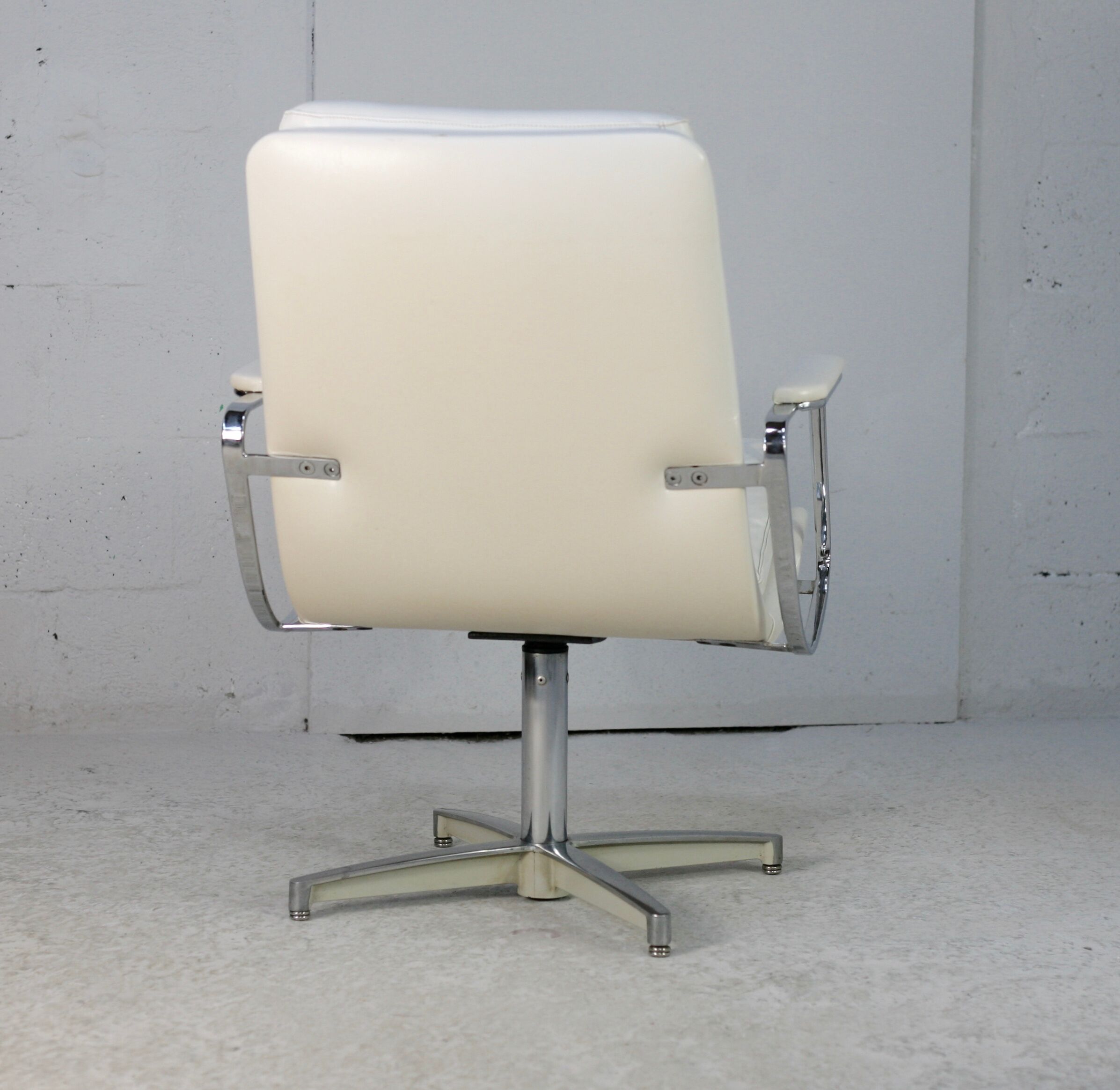 Armchair "Space Age"". Steel and imitation leather. Swivel. France, 70s