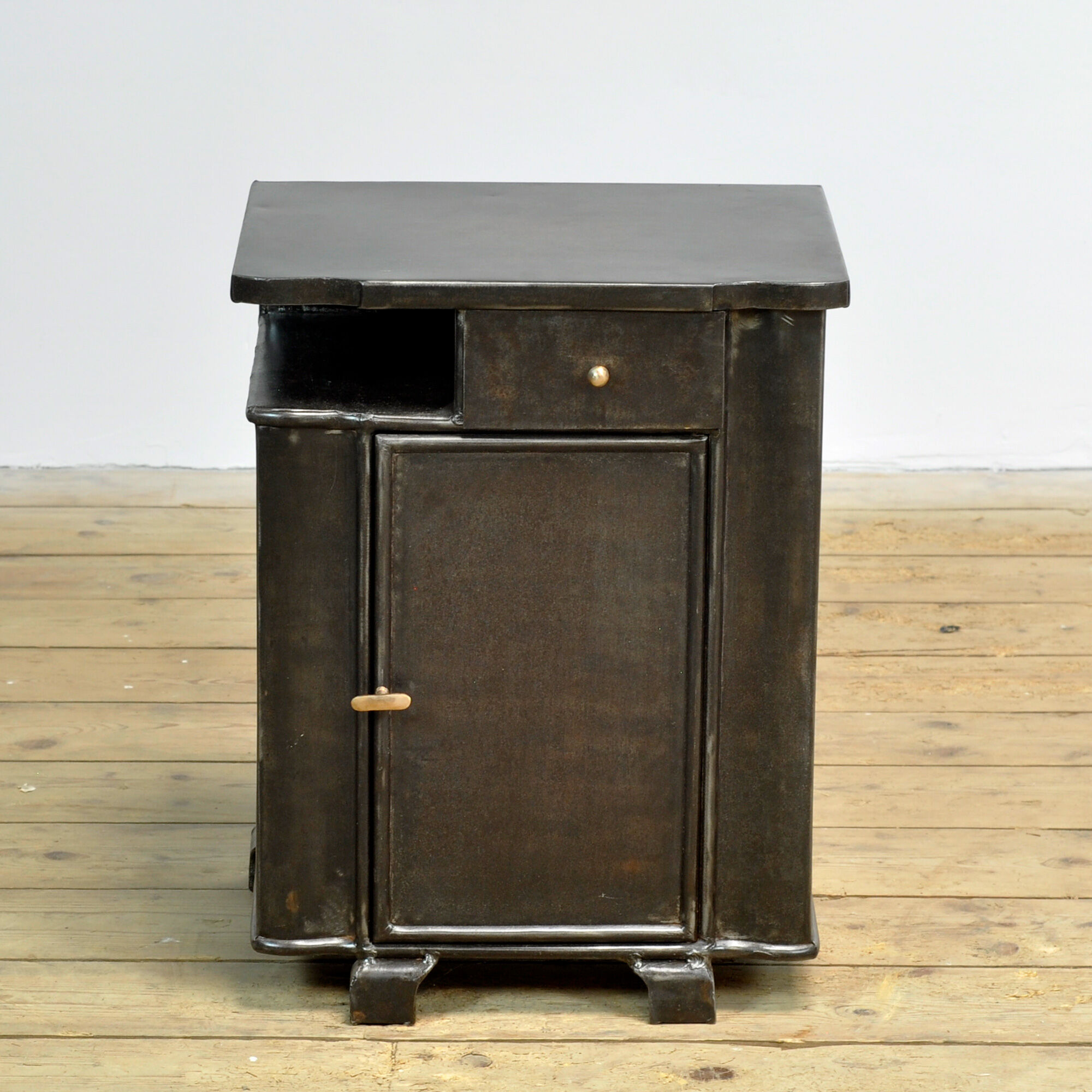 Table de chevet en fer, vers 1930