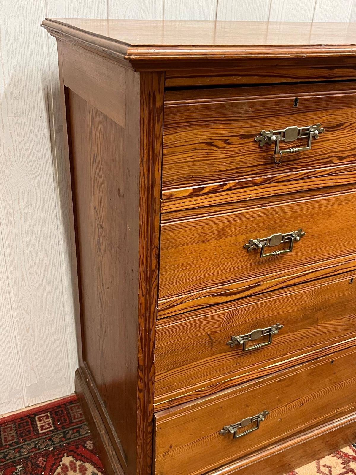 Chest of drawers