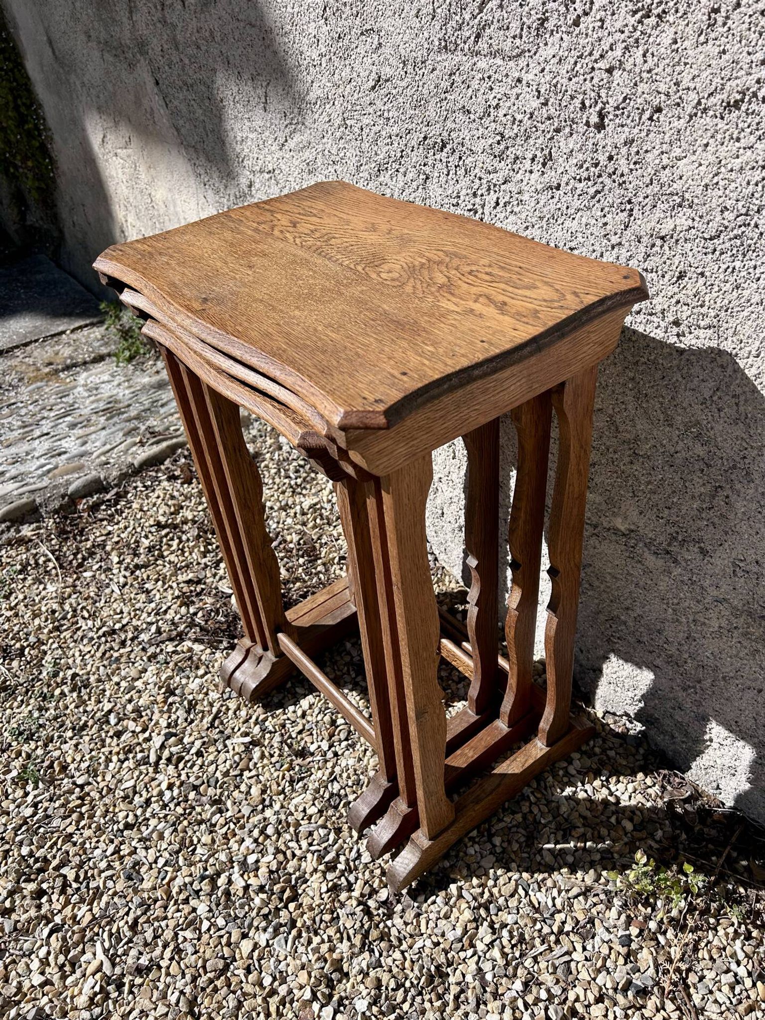 Tables gigognes