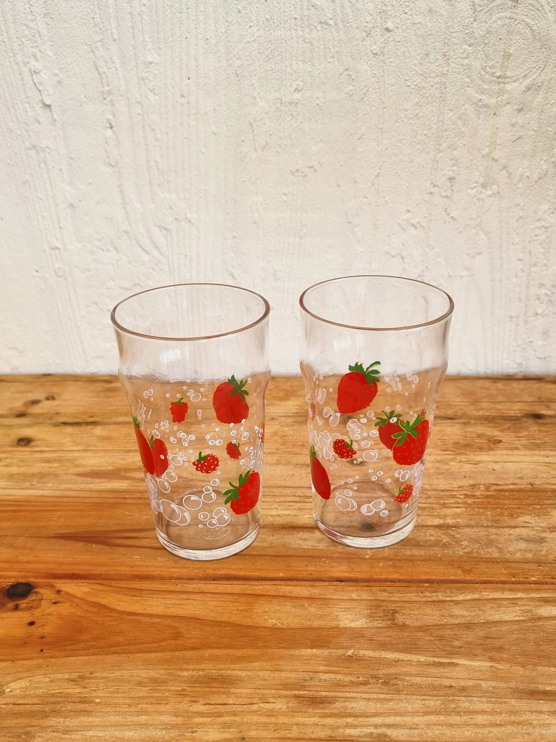 Lot de 2 grands verres vintage Arcoroc décor fraises