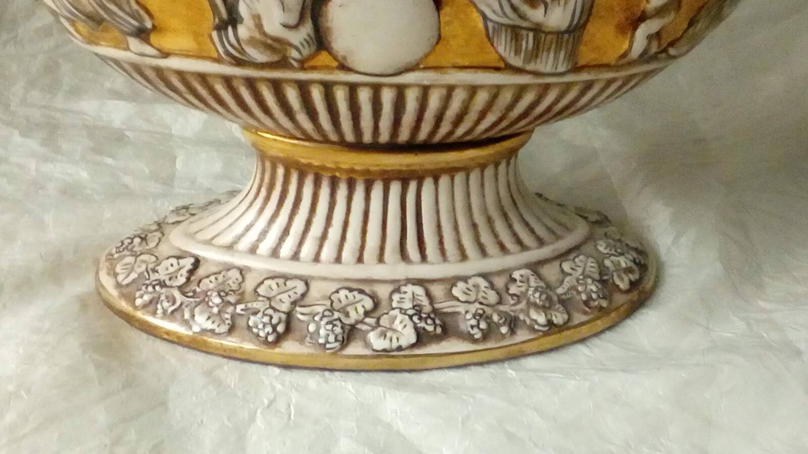 Capodimonte italian earthenware planter with antique decoration