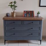 Chest of drawers with large drawers