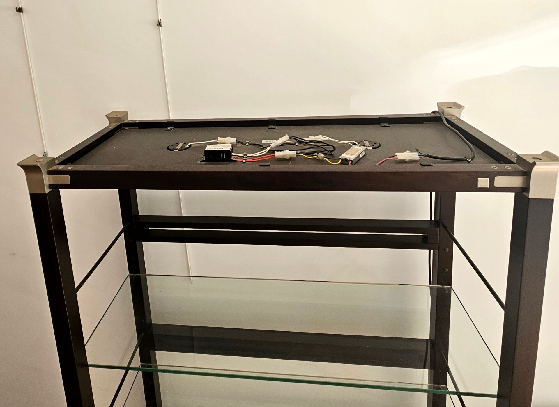 Étagère Pierre Vandel eclairée métal et verre