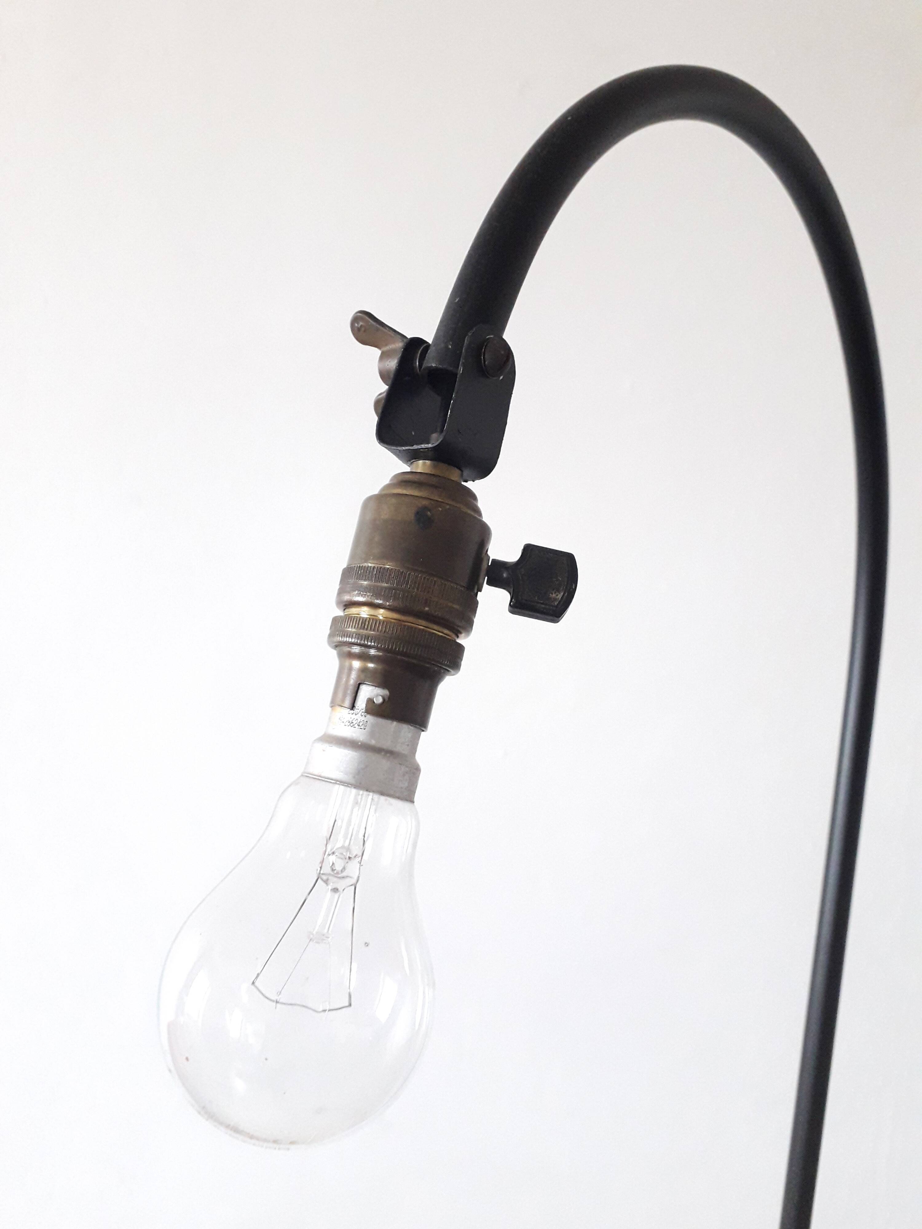 Floor lamp / magazine holder