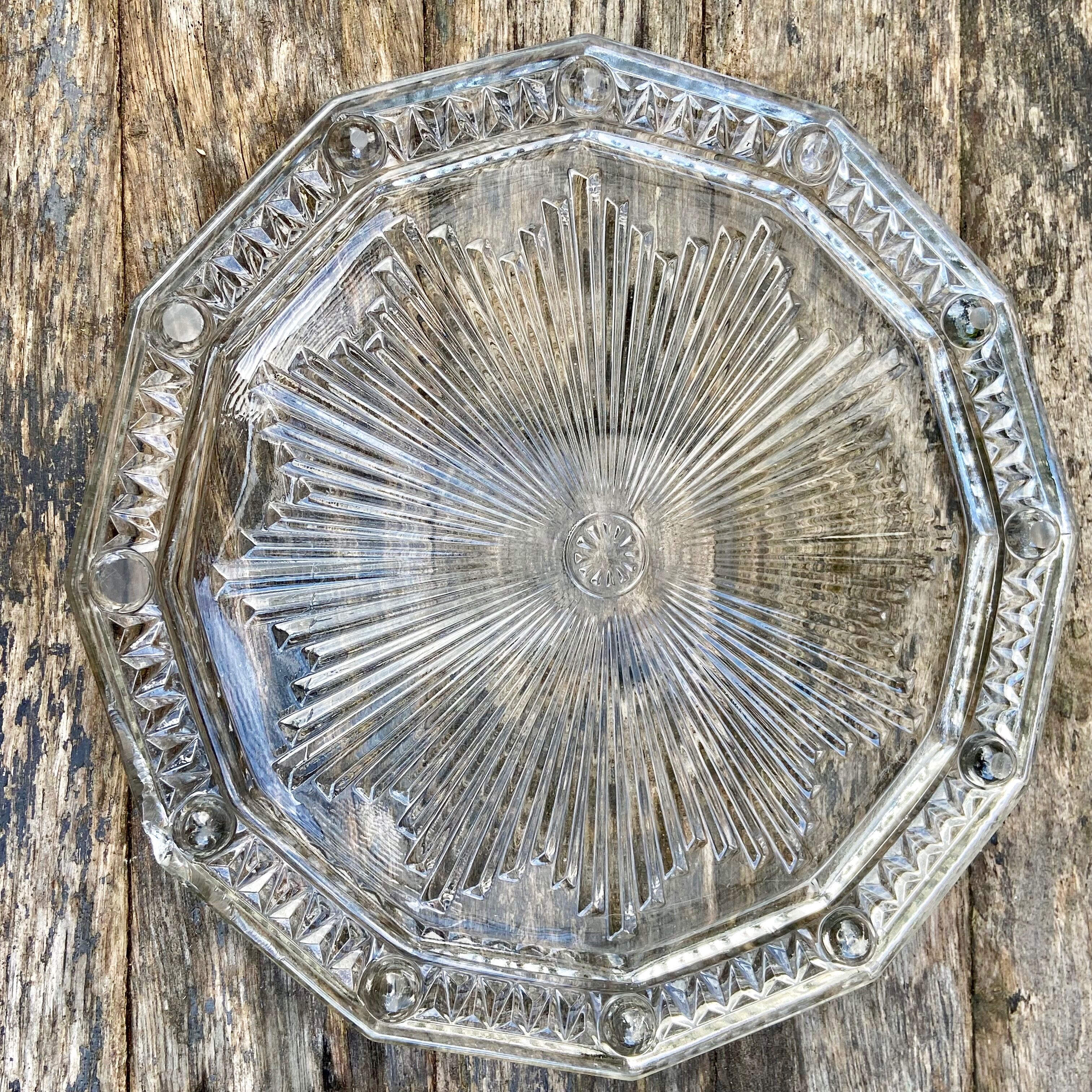 Molded glass table mat