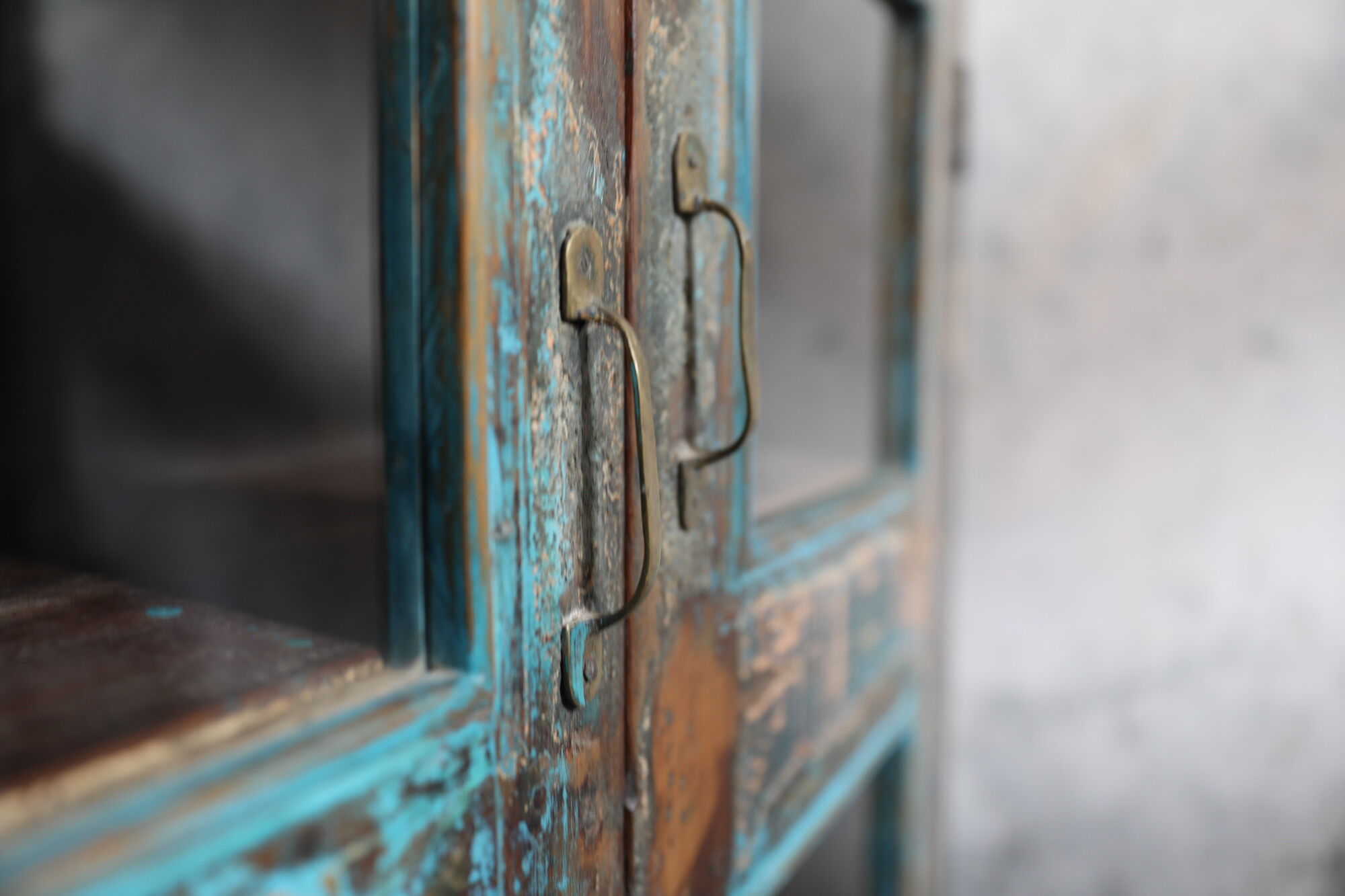 Indian furniture glass cabinet, 4 doors 2 shelves