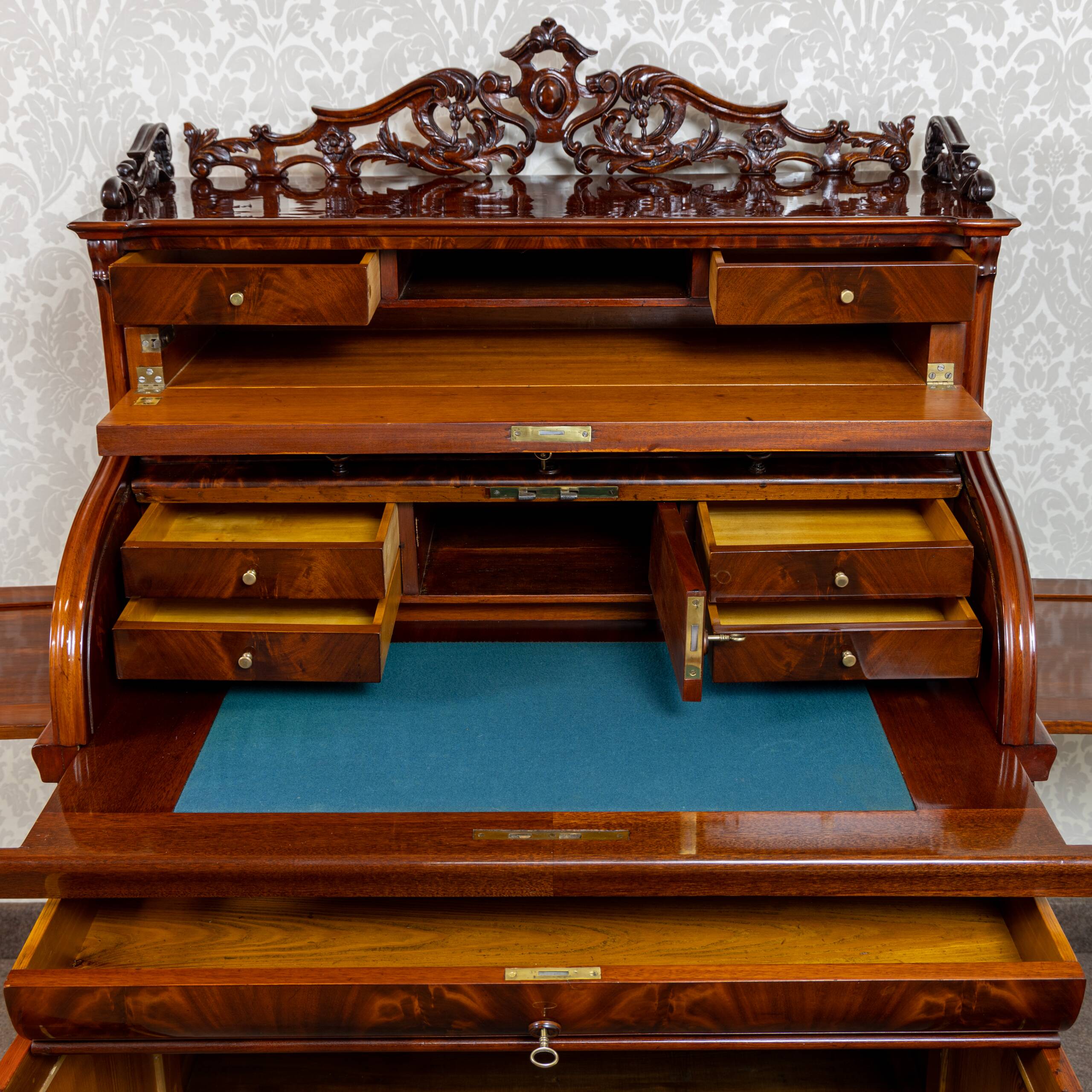 Louis-Philippe cylinder desk in mahogany 1850-1870