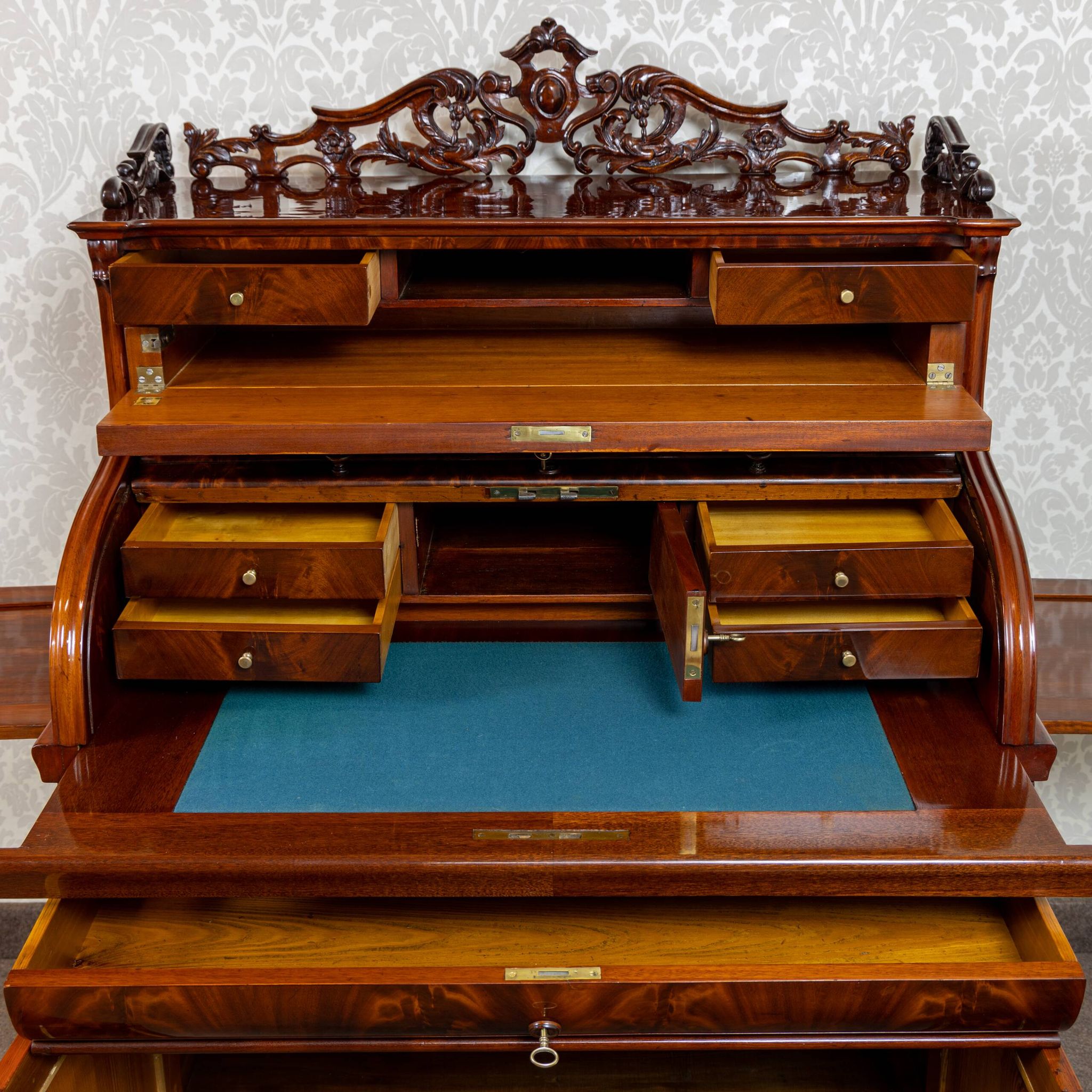 Louis-Philippe cylinder desk in mahogany 1850-1870