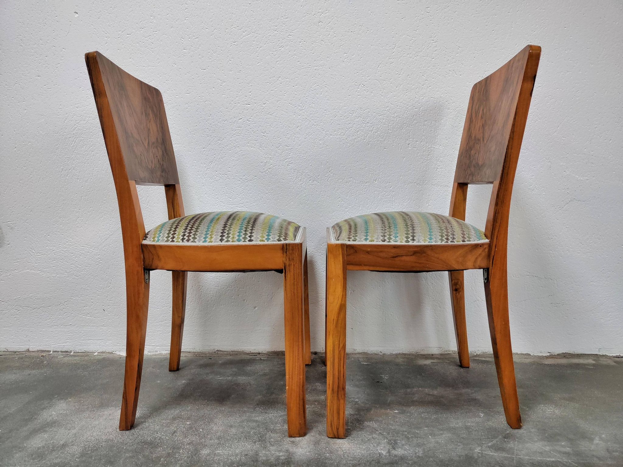 Set of six Art Deco dining chairs in walnut root veneer, 1940s.