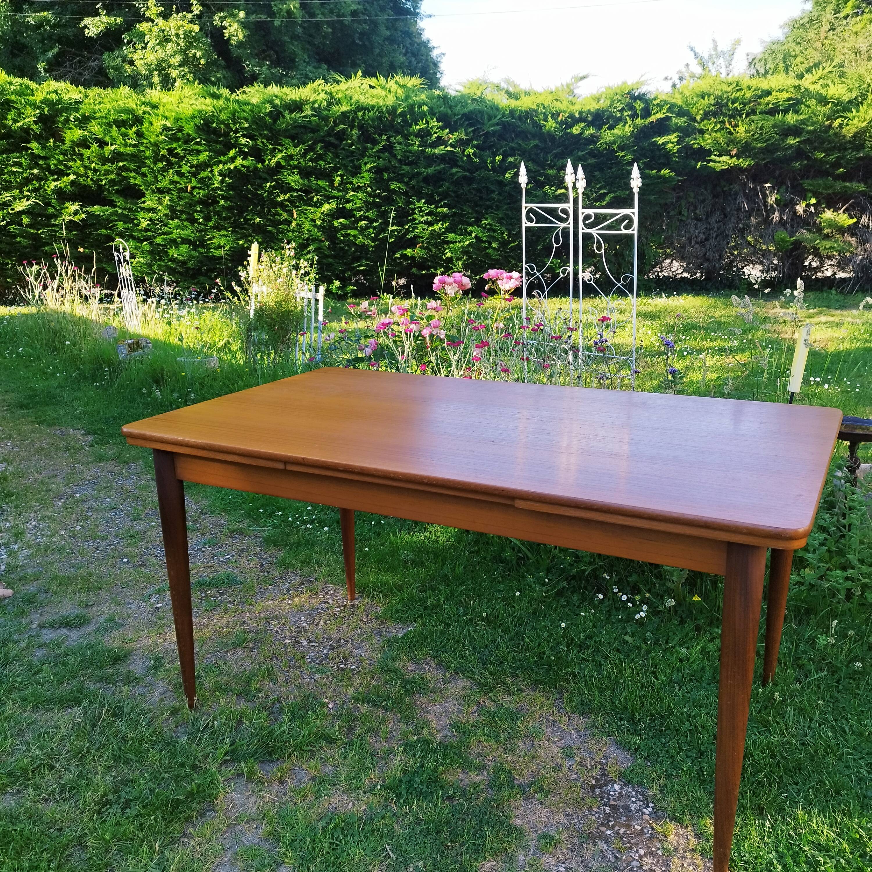 Table scandinave en teck
