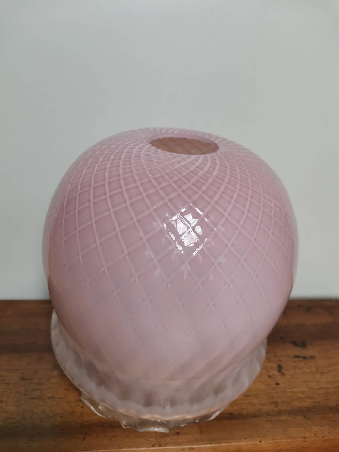 Globe de lampe abat jour méduse en verre moulé vintage rose pastel motif suspension baladeuse