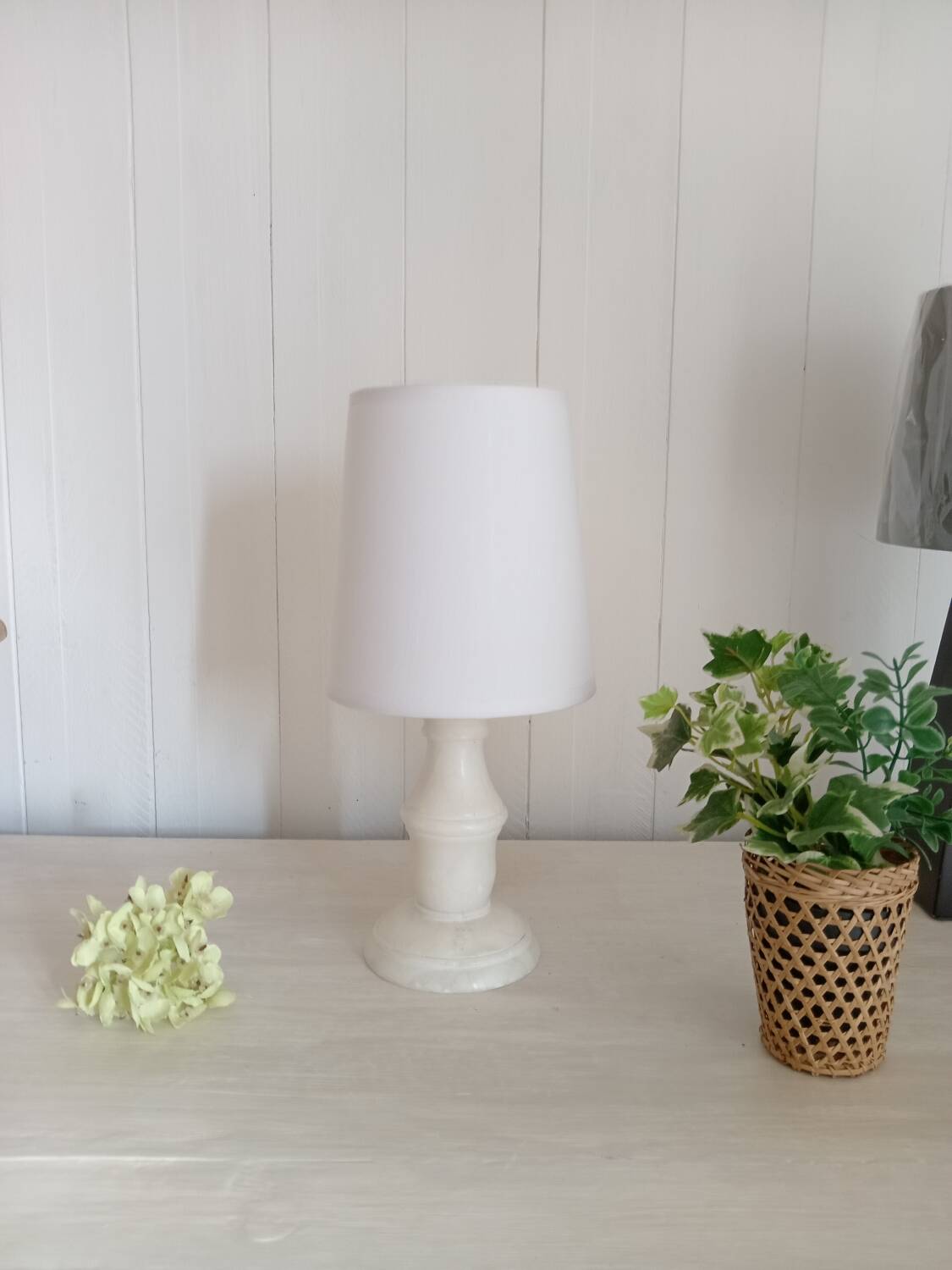 Table lamp