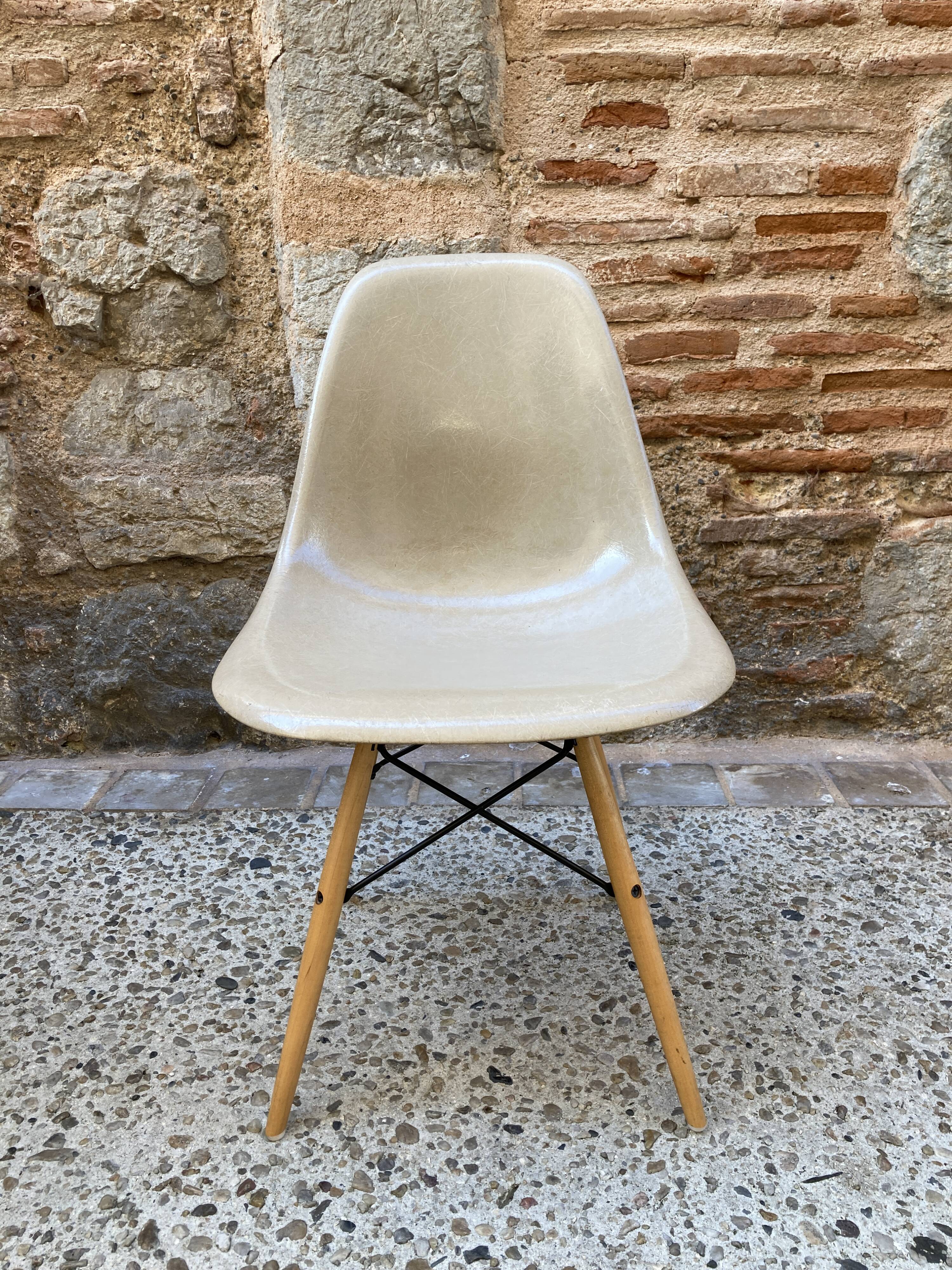 Beige chair DSW Eames