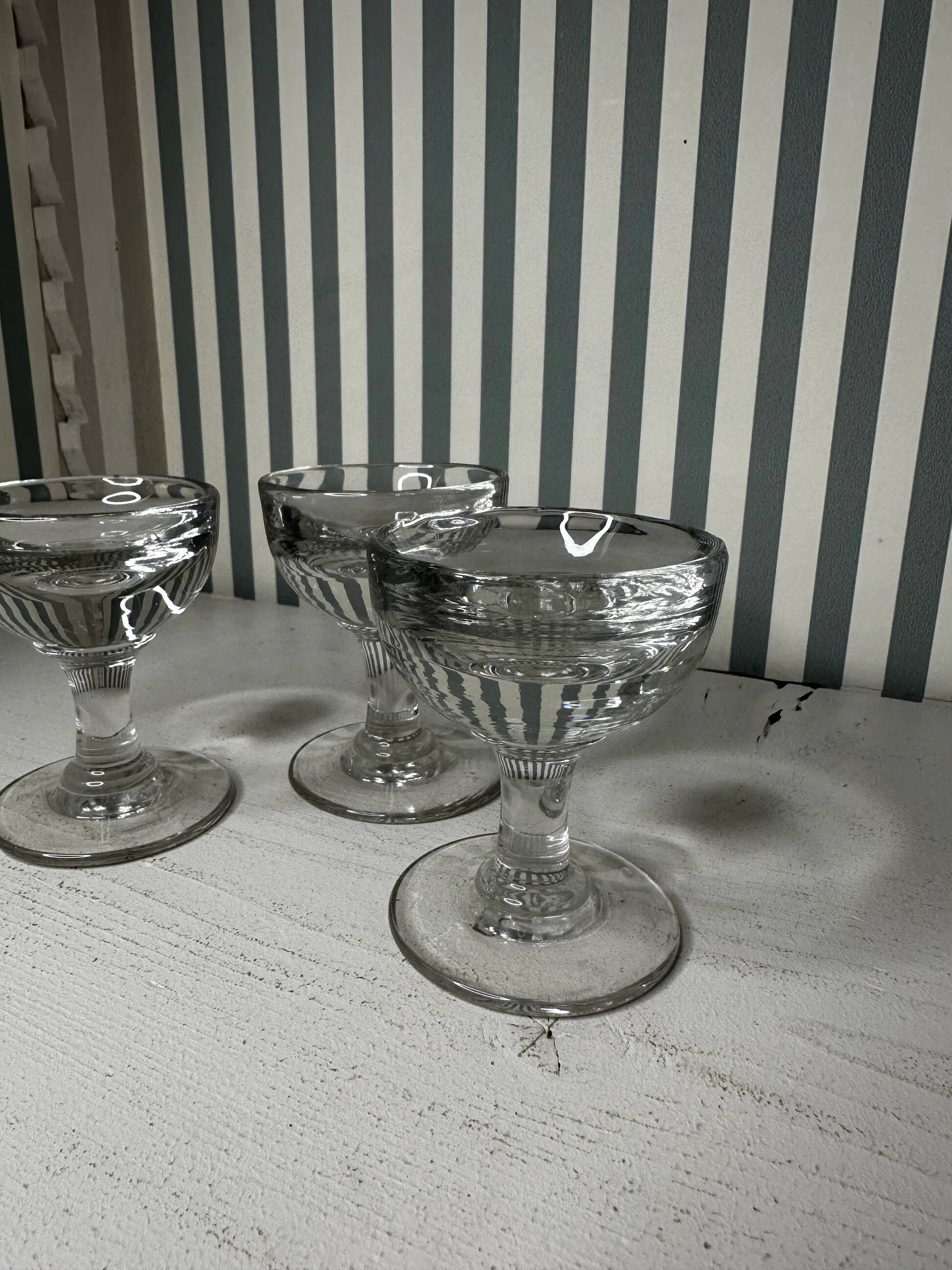 Set of 3 small liqueur glasses