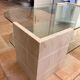 Table basse vintage en travertin et verre – Années 1970/1980