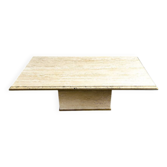 Table basse vintage en travertin avec cerclage en laiton, France années 1980