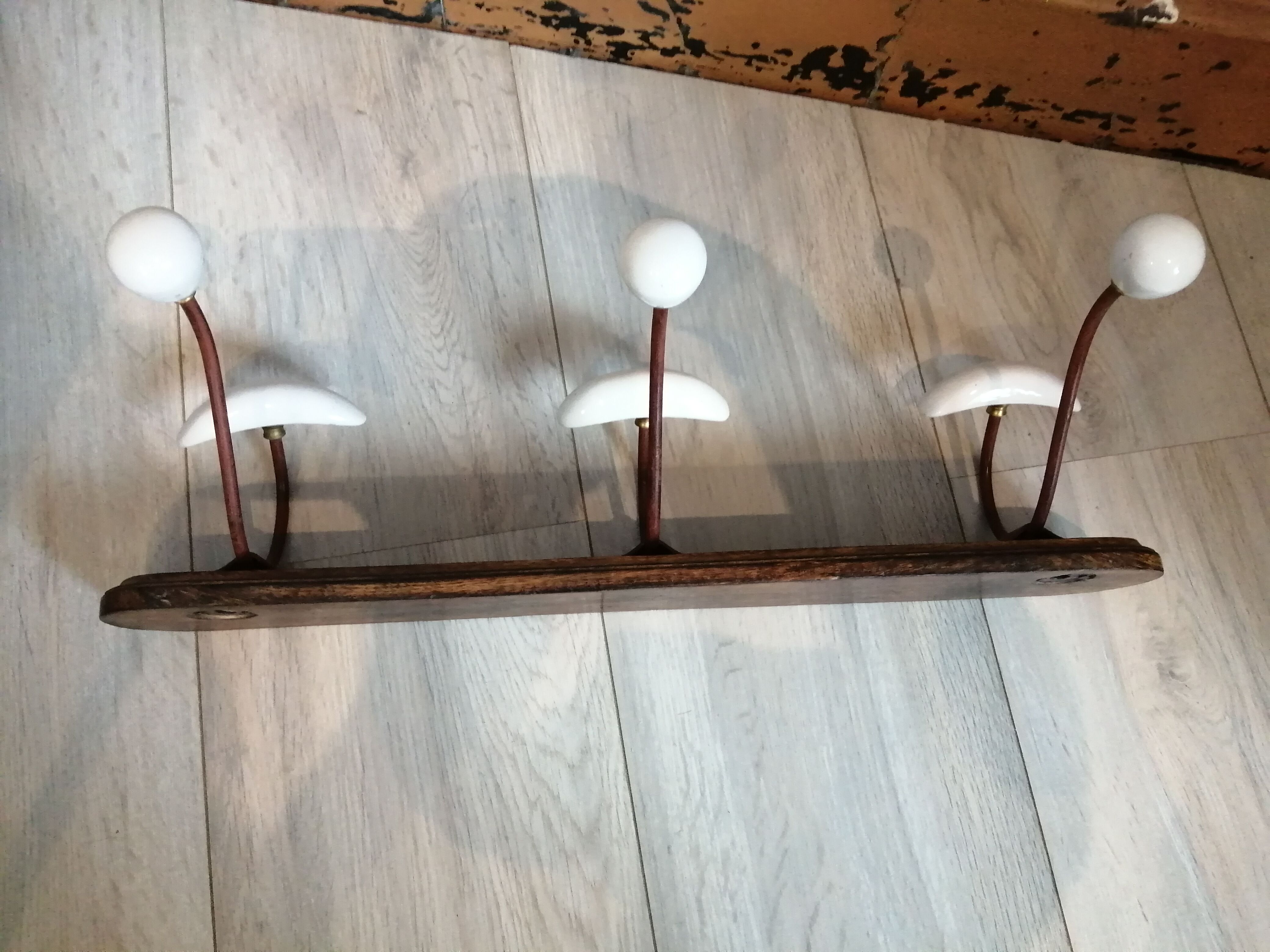 Porcelain wood coat holder