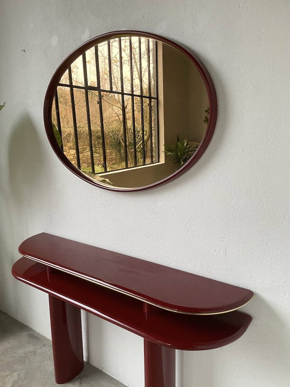 Red lacquered console and its mirror from the 80s