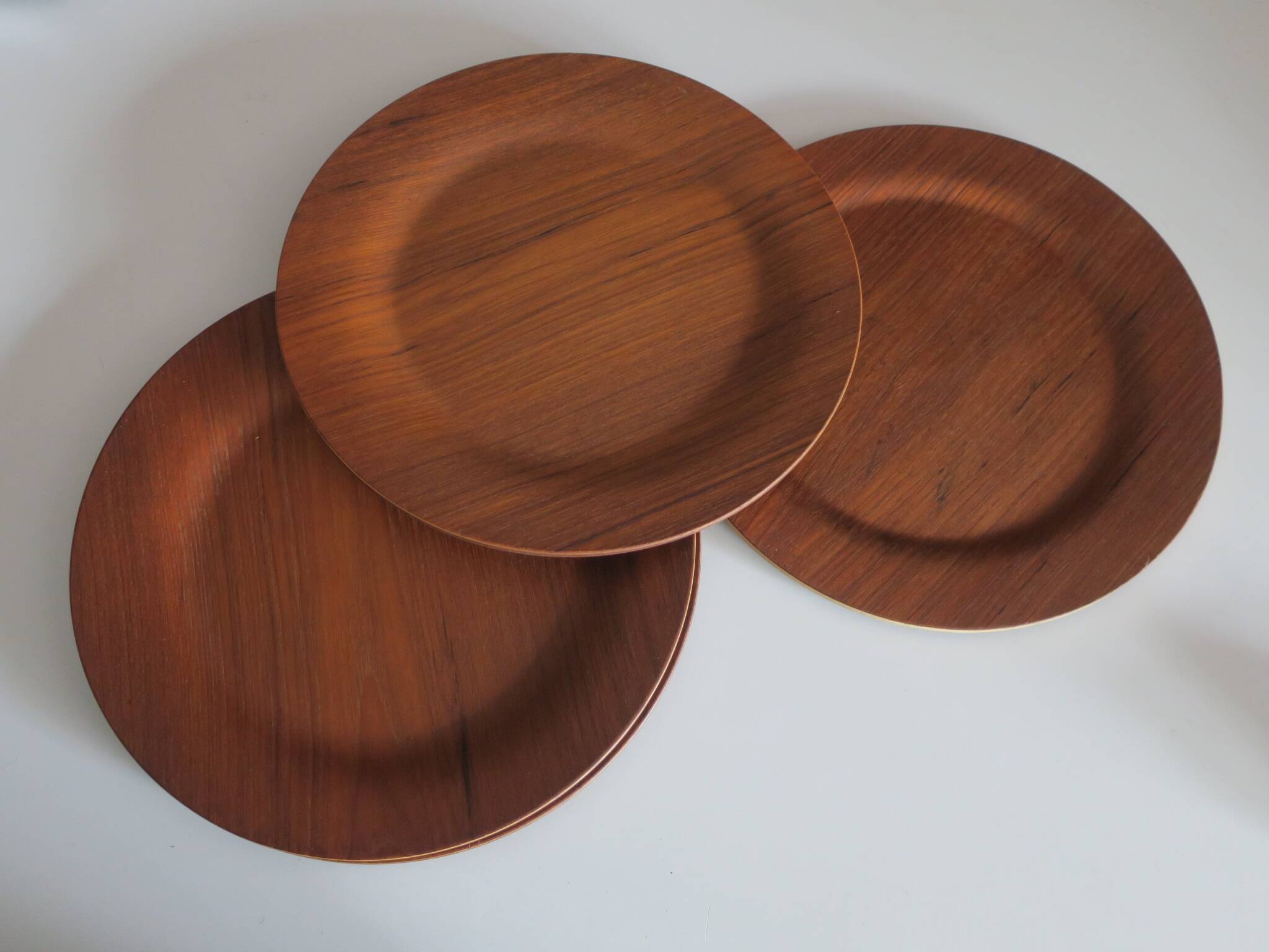 Set of 12 plywood rosewood and teak plates by mossback, Denmark 1960s