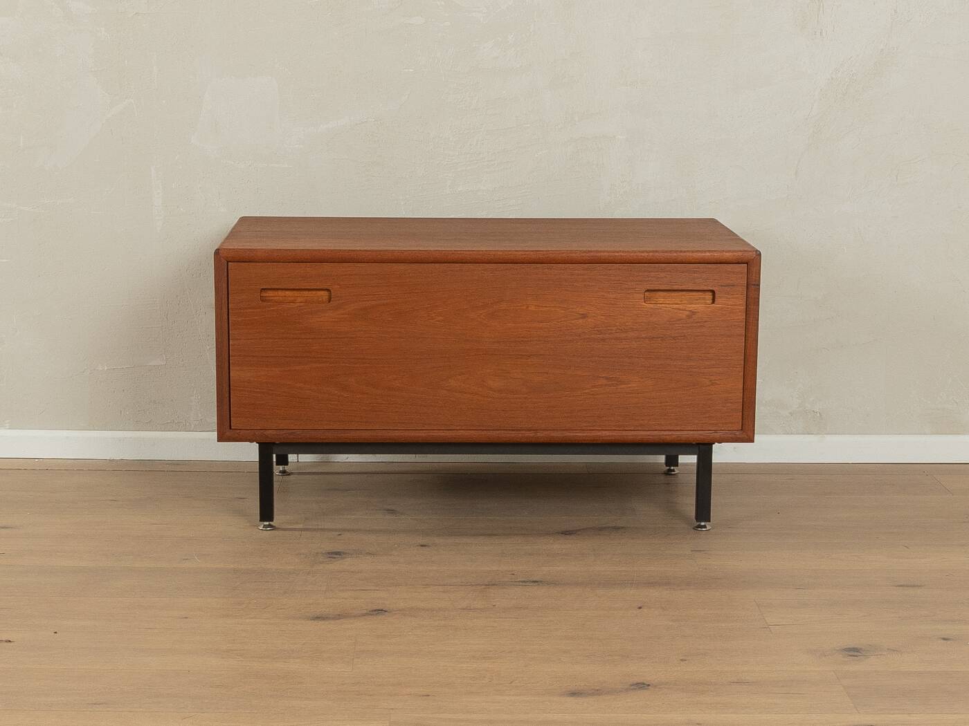 1960s Dresser