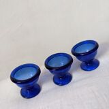 Blue shells Arcoroc France of the 70s French manufacture Height: 5 cm Diameter: 5.5 cm