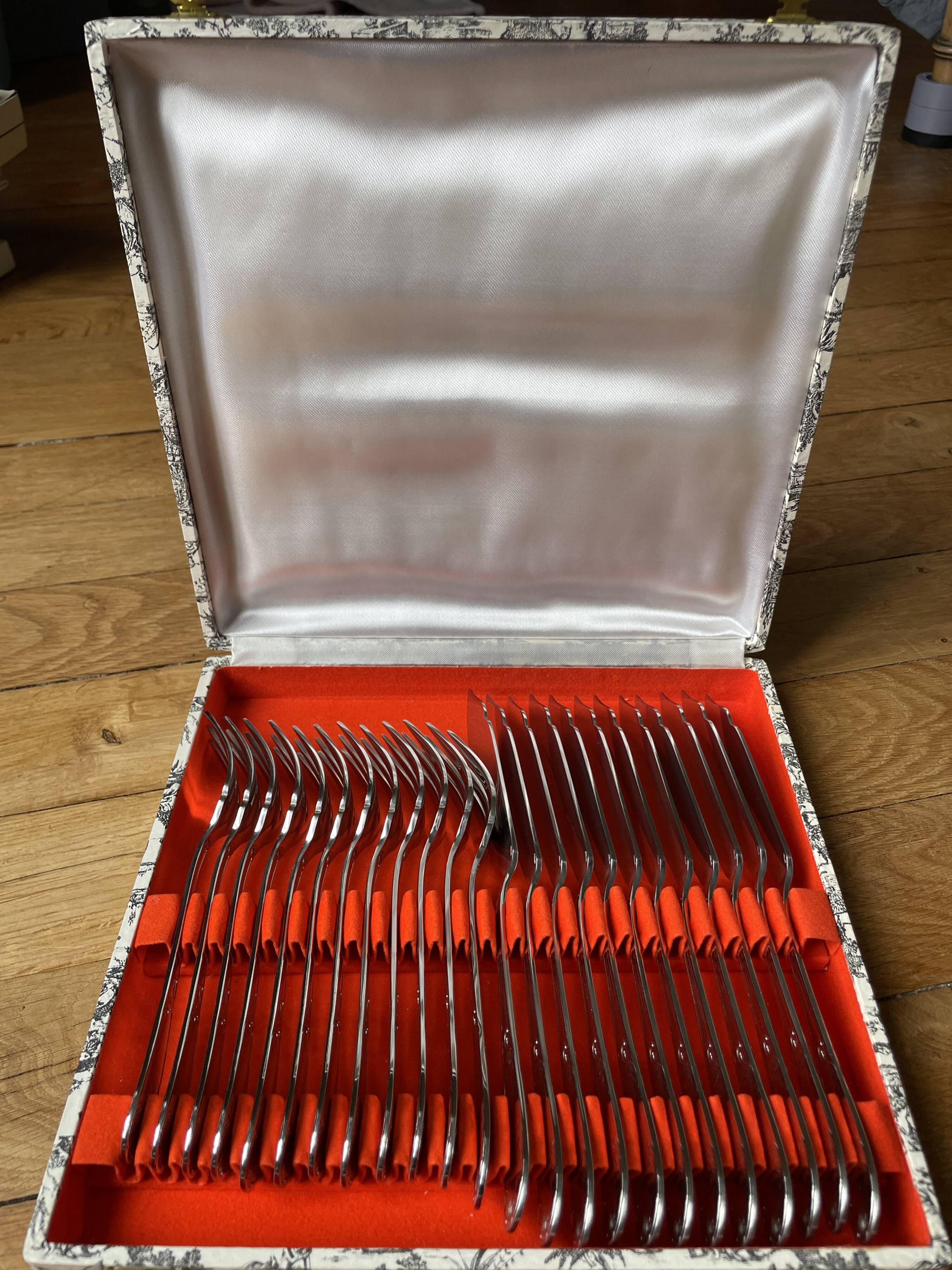 Vintage toile de Jouy cutlery set for 12 fish forks, stainless steel 18/10, like new.