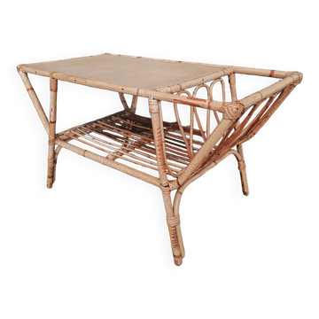 Table basse en rotin avec porte revue
