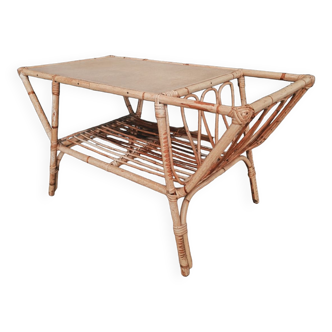 Rattan coffee table with magazine holder