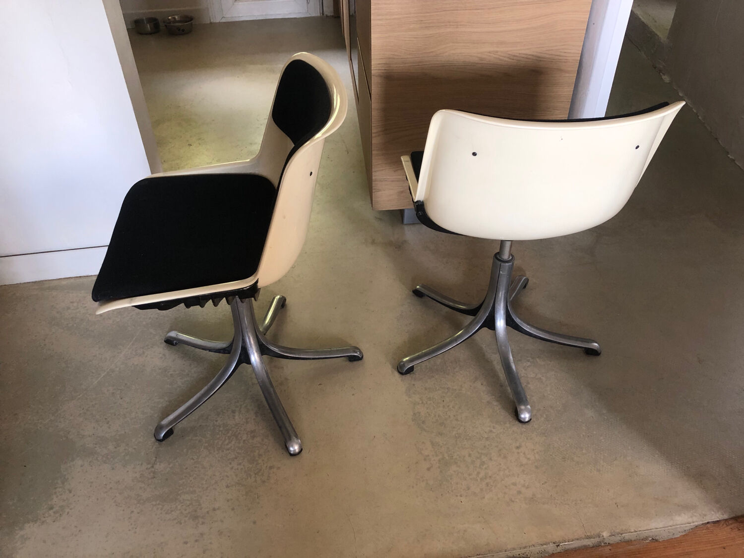 Pair of Modus swivel chairs by Osvaldo Borsani