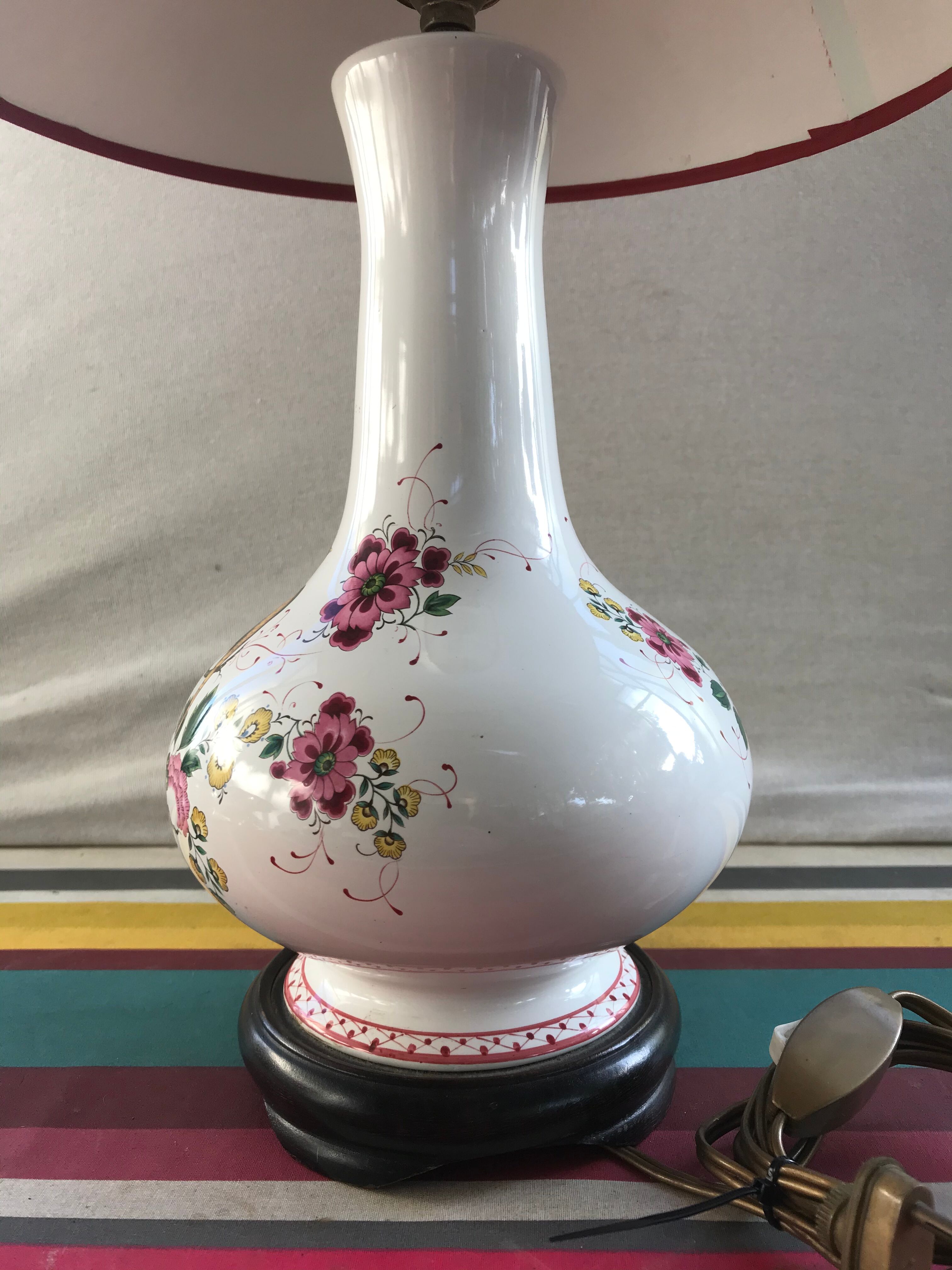 Old ceramic lamp art de Rodez in red burgundy vintage lampshade