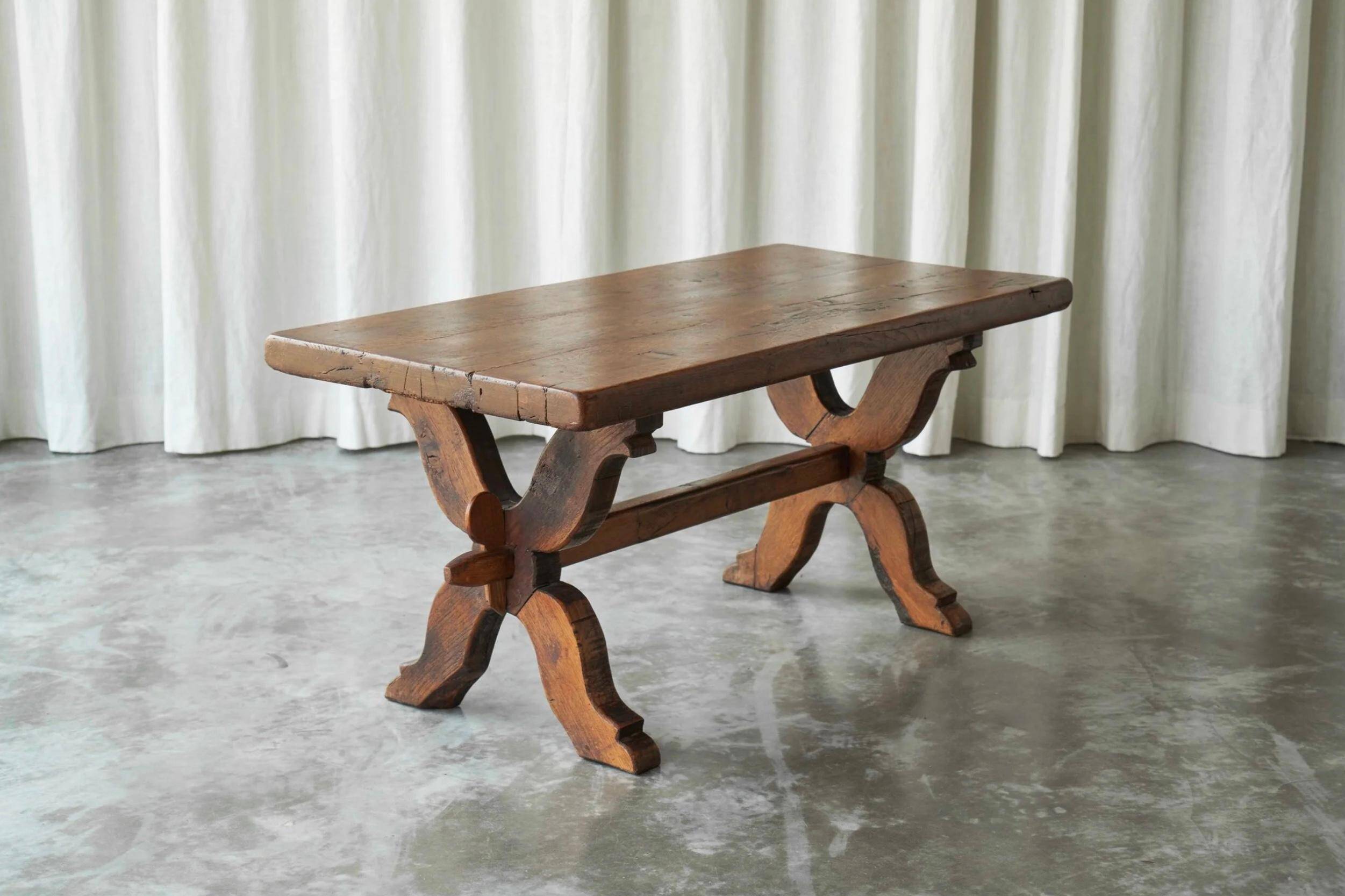 Rustic coffee table in solid oak, Sabi Sabi style, 19th century.