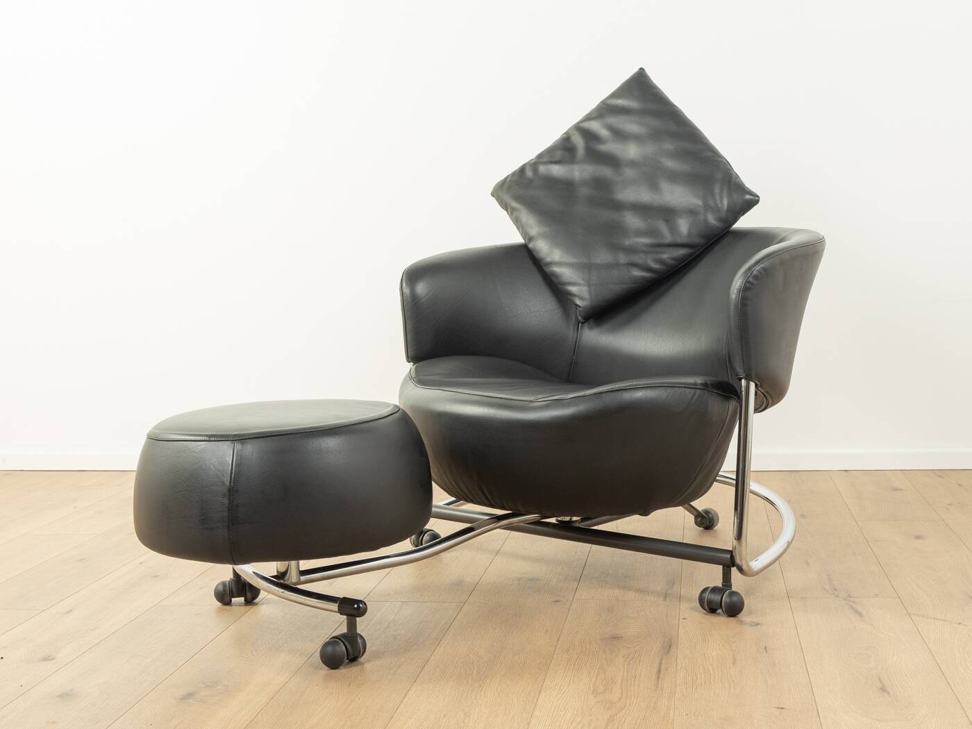 Girotonda armchair & ottoman, Francesco Binfaré, Cassina