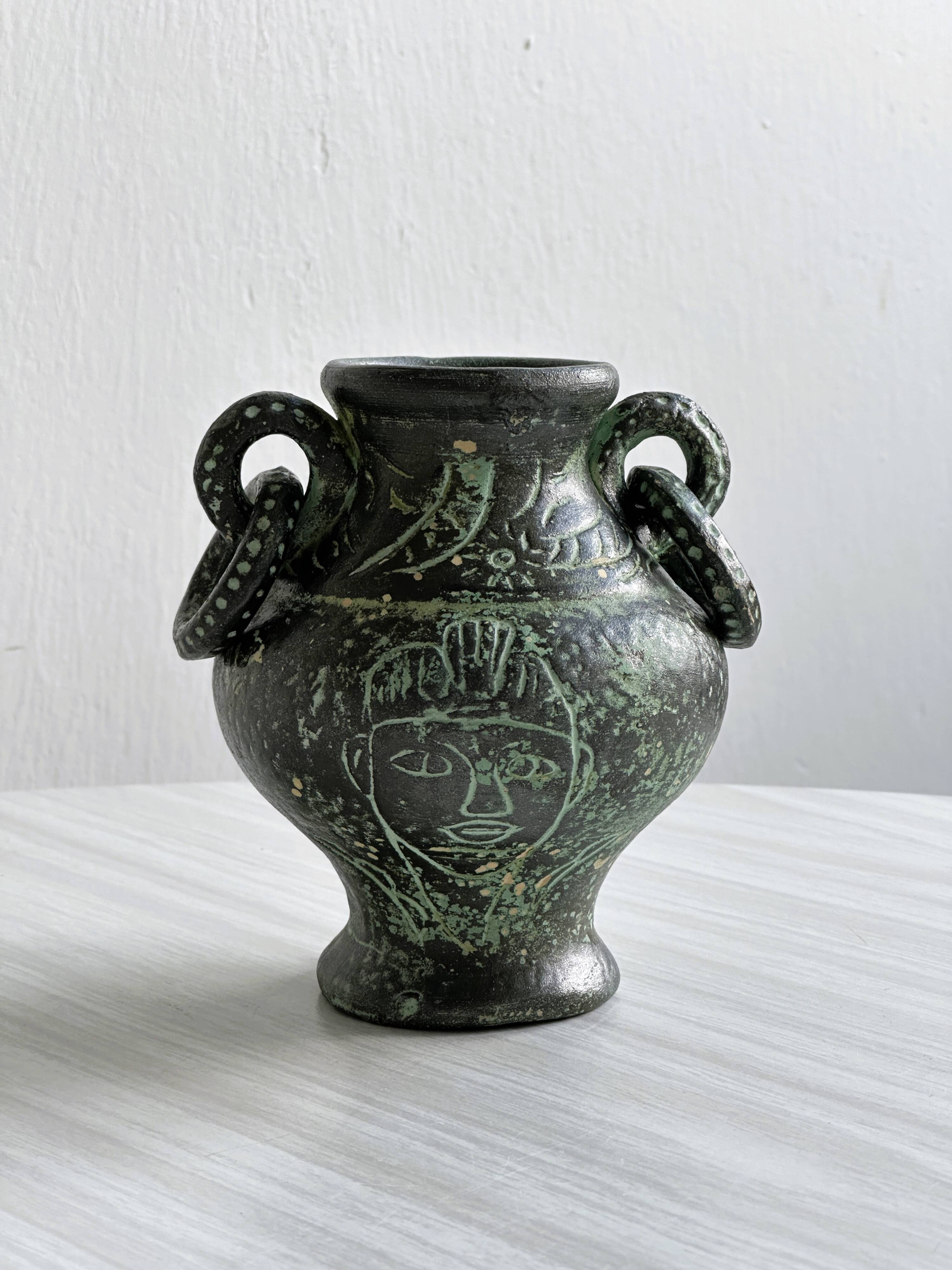 Green face vase.