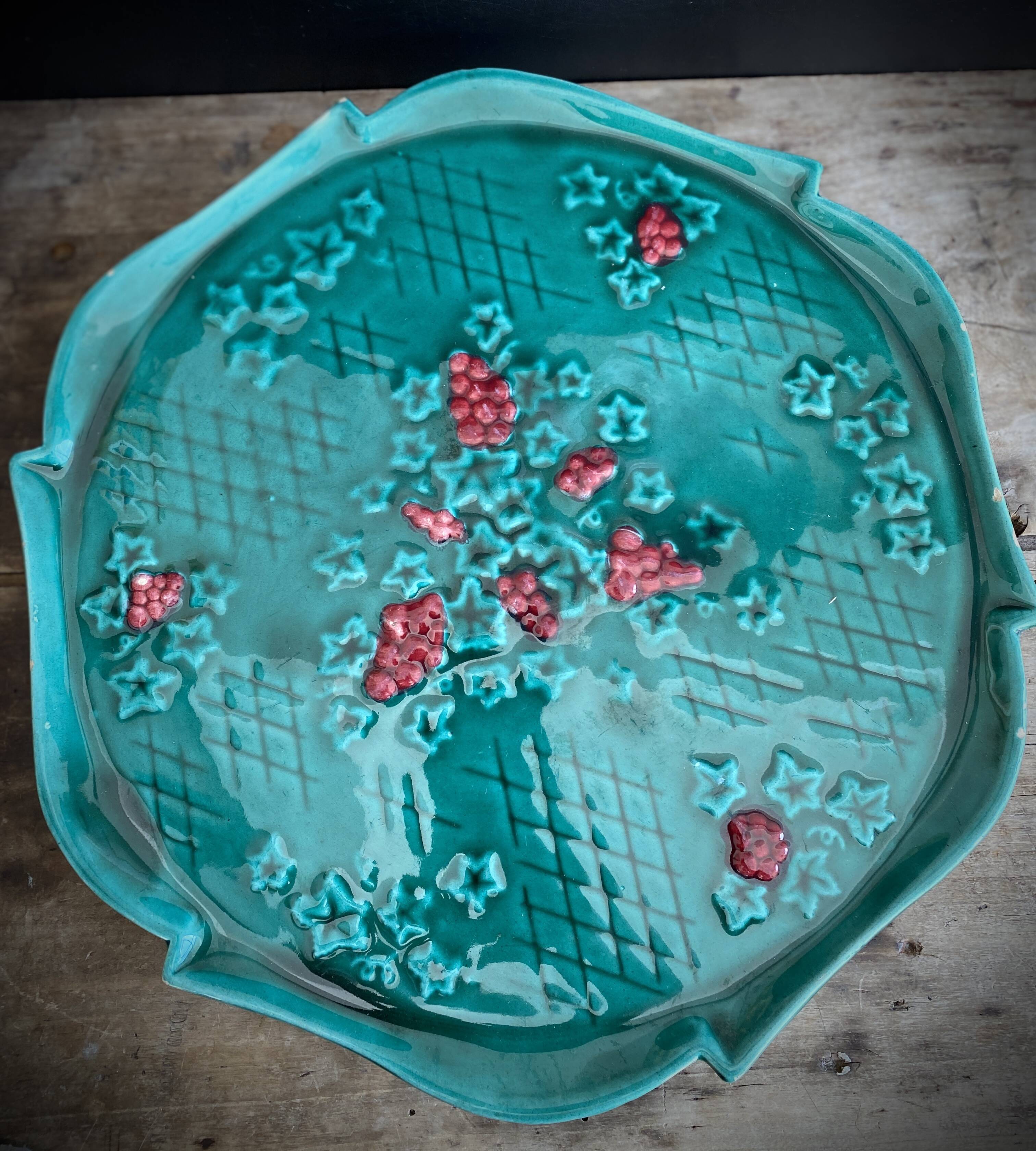 Vintage ceramic pie dish – Signed C.V. 471