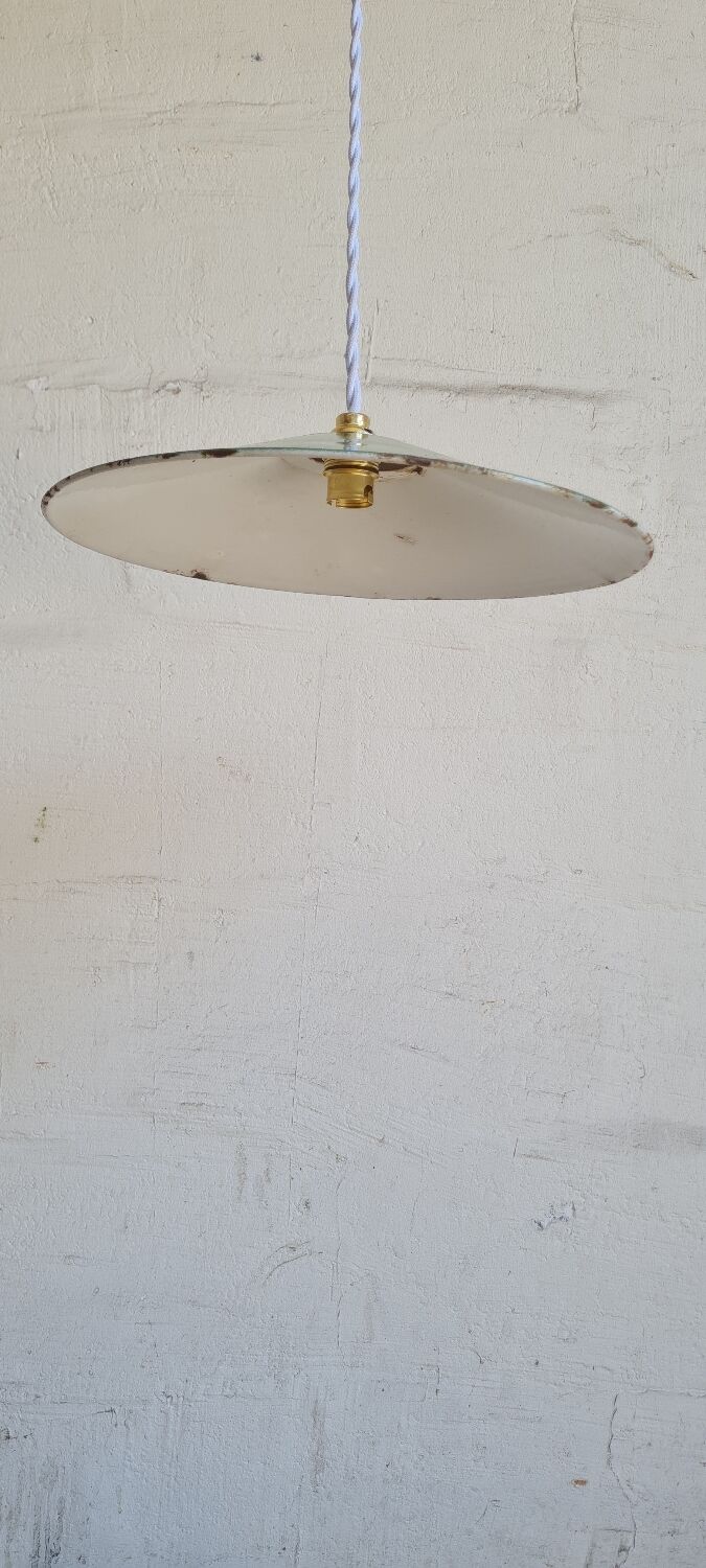 Enamelled sheet metal suspension