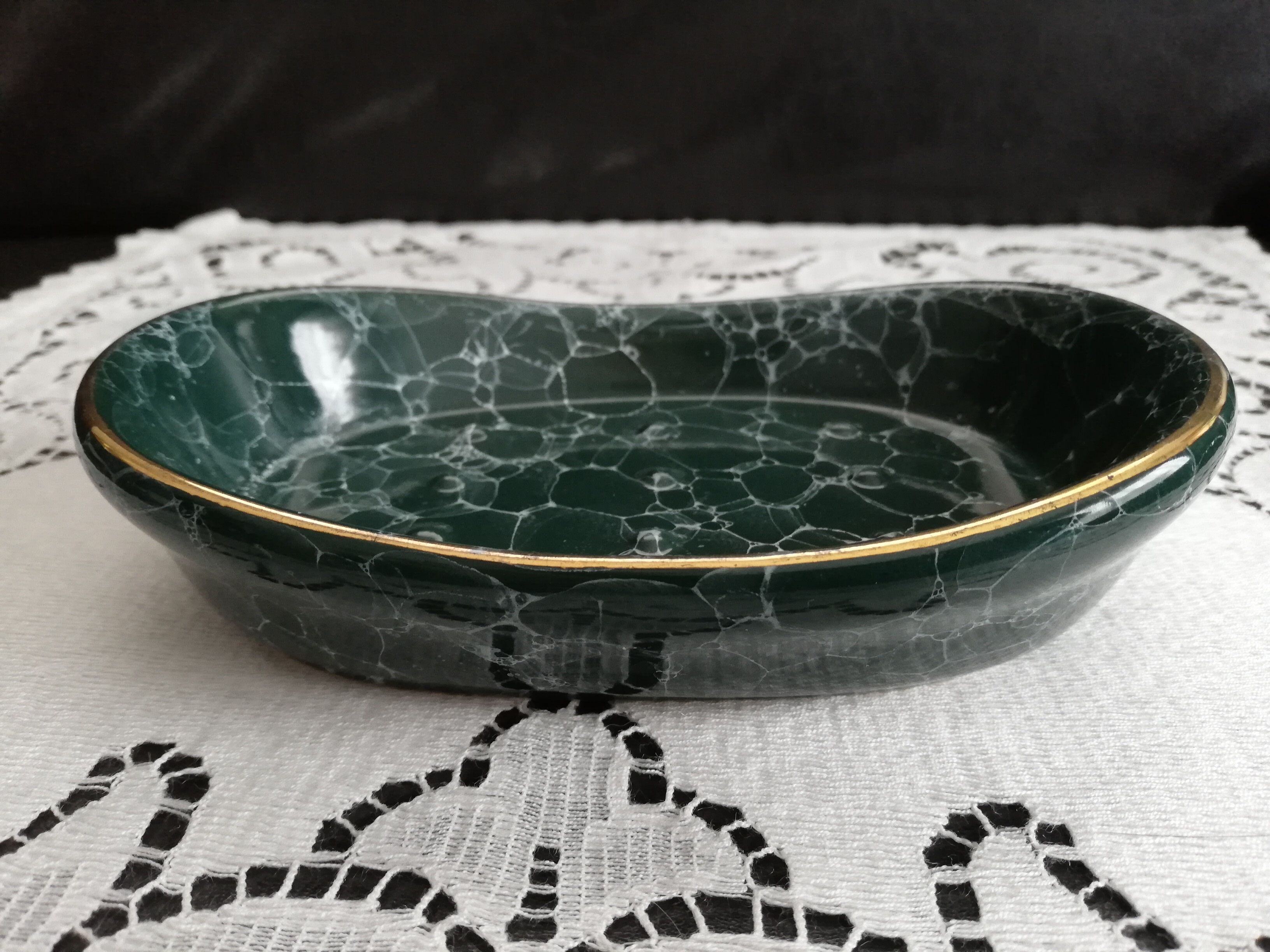 Marbled ceramic soap holder